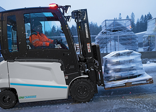 electric-forklifts-move-outdoors-mx-853x448