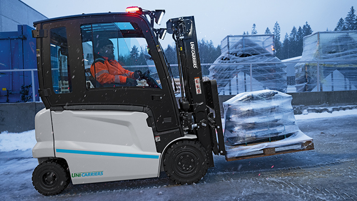 electric-forklifts-move-outdoors-mx-853x448