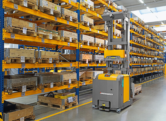 eks-215a-aisle